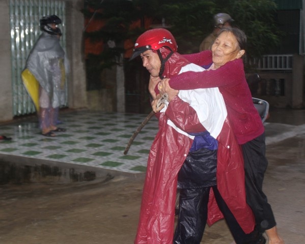 Hang nghin dan so tan truoc con bao manh nhat 6 nam qua hinh anh