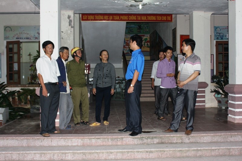 Ha Tinh hop khan trong dem, nguoi dan phai so tan truoc 6h hinh anh