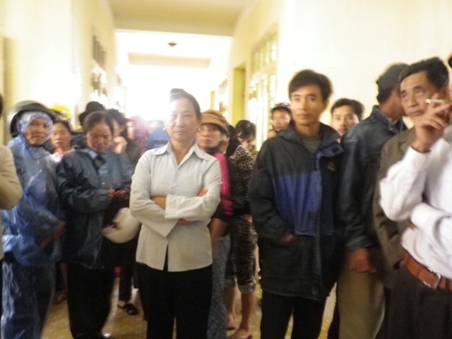 San phu tu vong, gia dinh doi vien den nguoi hinh anh