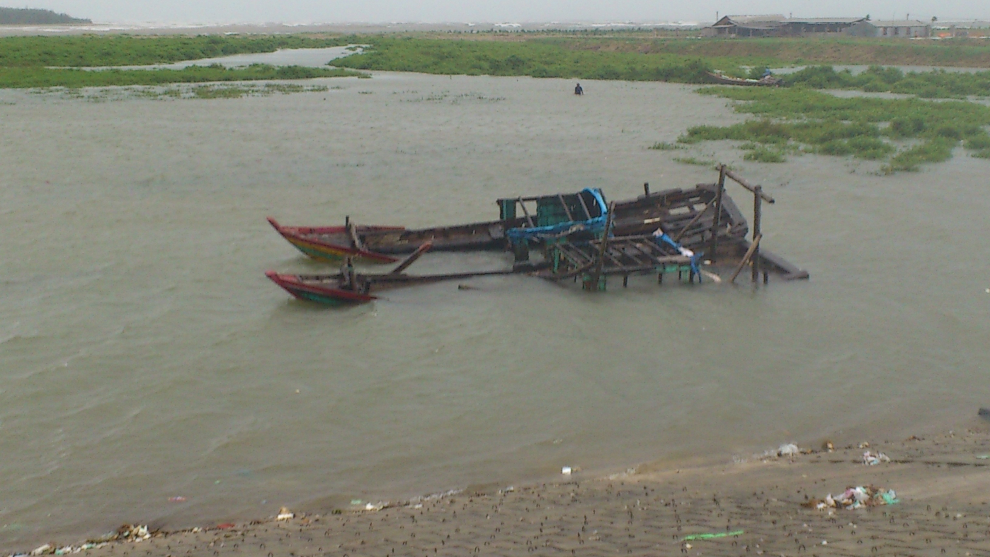 Song danh chim tau, 11 ngu dan thoat chet hinh anh