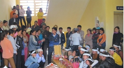 'San phu Xuan chet ngay sau khi len ban mo' hinh anh