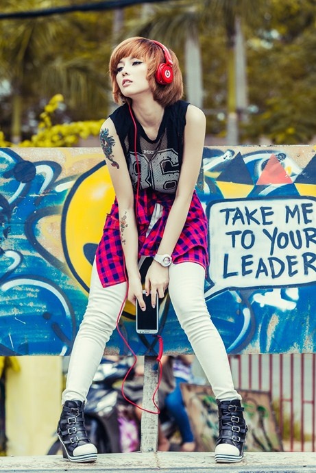 Khuon mat goc canh cua nu DJ Viet lap nghiep o Singapore hinh anh