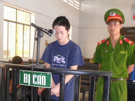 Thue phong tro, hoc sinh lop 9 hiep dam con gai chu nha hinh anh