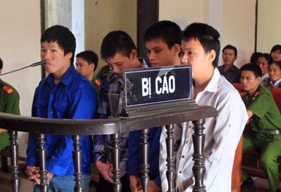 Nhom 9X du thieu nu len doi roi gio tro doi bai hinh anh