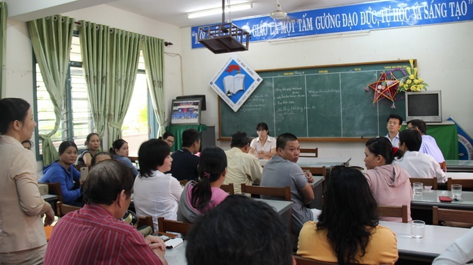 Phu huynh doi thay hieu truong 'bot xen' phan an hoc tro hinh anh