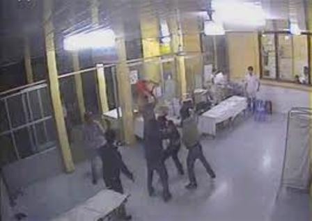 Hon chien sau tiec cuoi, mot nguoi bi chem chet hinh anh