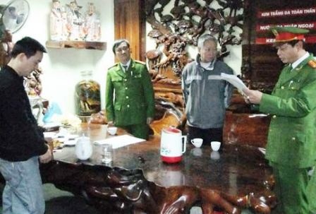 Chu khach san Hoa Hung bi khoi to toi 'cuong doat tai san' hinh anh