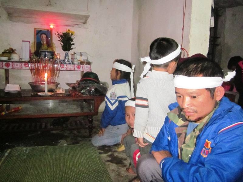 Quan long nhin tung nguoi than tu tu chim xuong bien hinh anh