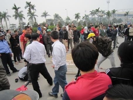 Hai chet nam thanh nien tuoi 17 vi mau thuan tren mang hinh anh