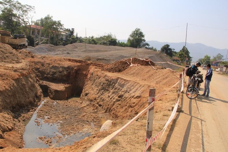 Nam sinh xa than cuu song 2 em nho bi duoi nuoc hinh anh