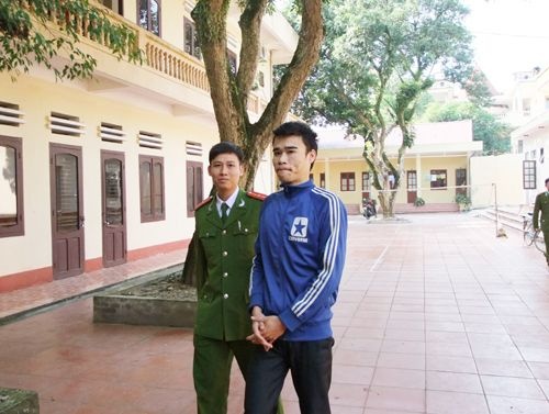 Can bo tro giup phap ly lua tien 'chay an' hinh anh