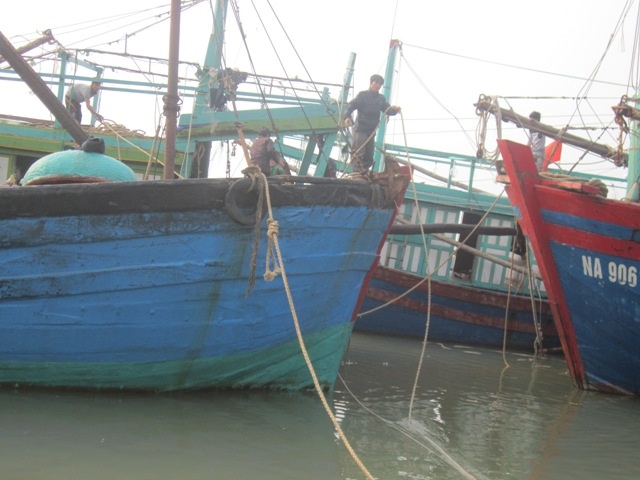 Dua con tau gap nan khien 8 ngu dan mat tich vao bo hinh anh