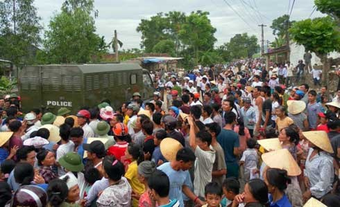 Hang tram nguoi vay bat 4 ten trom cho hinh anh