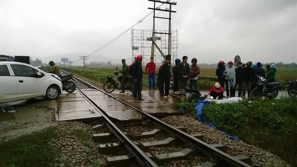 Bi tau hoa tong, me vo tu vong, con re thuong nang hinh anh