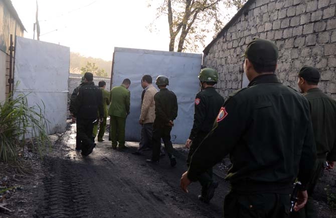 Bi thu Thanh uy Ha Long dot kich thien duong than trai phep hinh anh