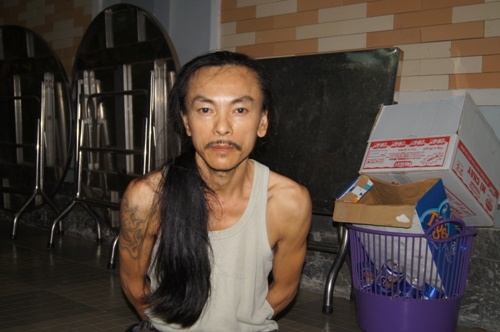 Vay rap biet thu, bat bang giang ho Quang 'toc dai' hinh anh