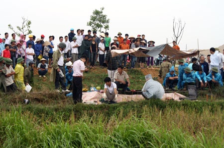 Xac nu gioi o nghia dia bi bien dang do nhieu vet dam hinh anh