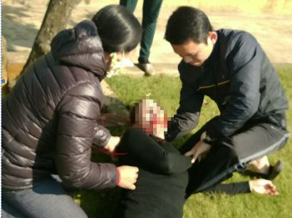 'Nguoi dep treo co tu tu chi la man kich' hinh anh