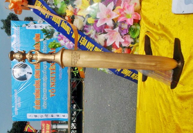 Can canh bao kiem, sung lenh dang Tuong Giap hinh anh