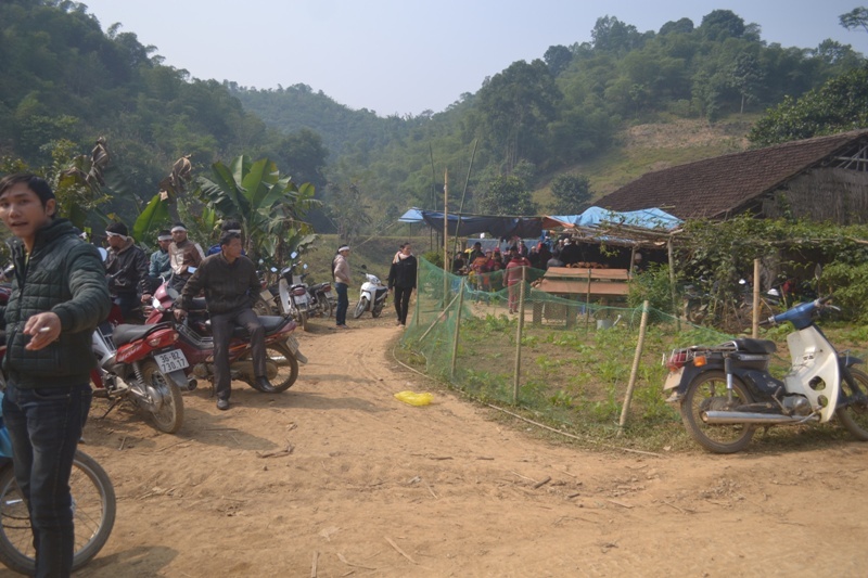 Nhan chung vu nghi an hiep dam chet trong nha tam giu hinh anh