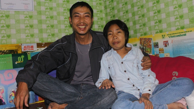 Chuyen tinh 'chi gai' va 'cu em' hinh anh