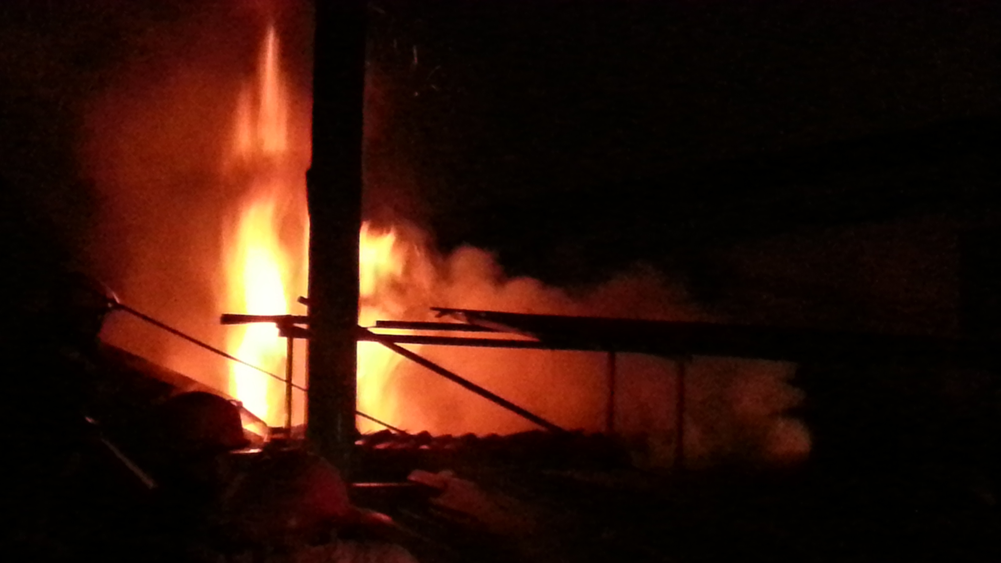 Chay rui nha may che bien go tai Nghe An hinh anh