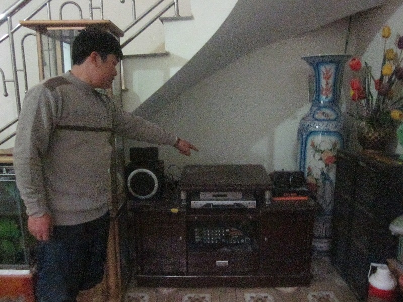 Di cham vo om, bi trom dot nhap cuom hon 100 trieu hinh anh