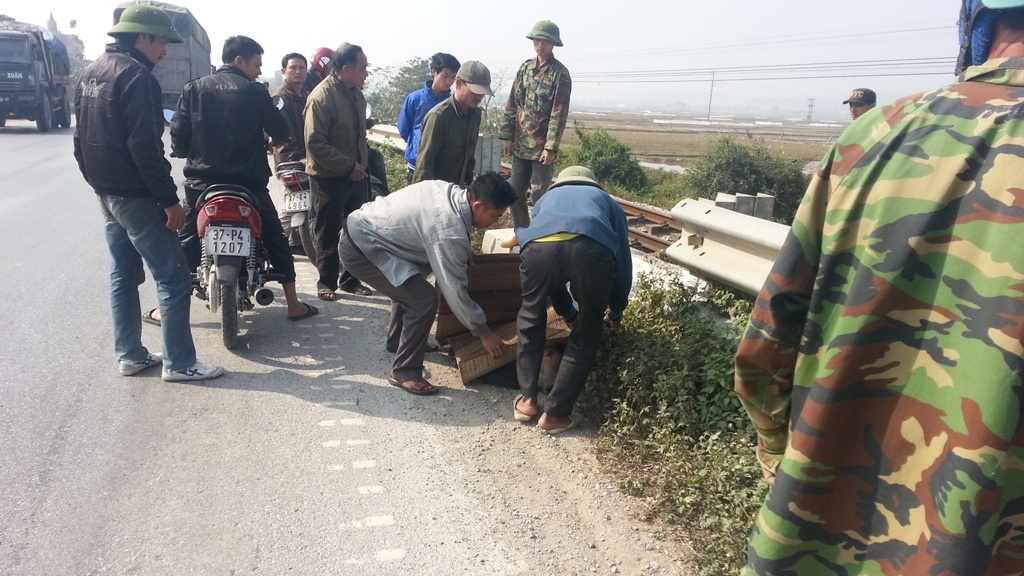 Cu ong bi tau hat xa, nguoi dan tuong chet phu chieu hinh anh