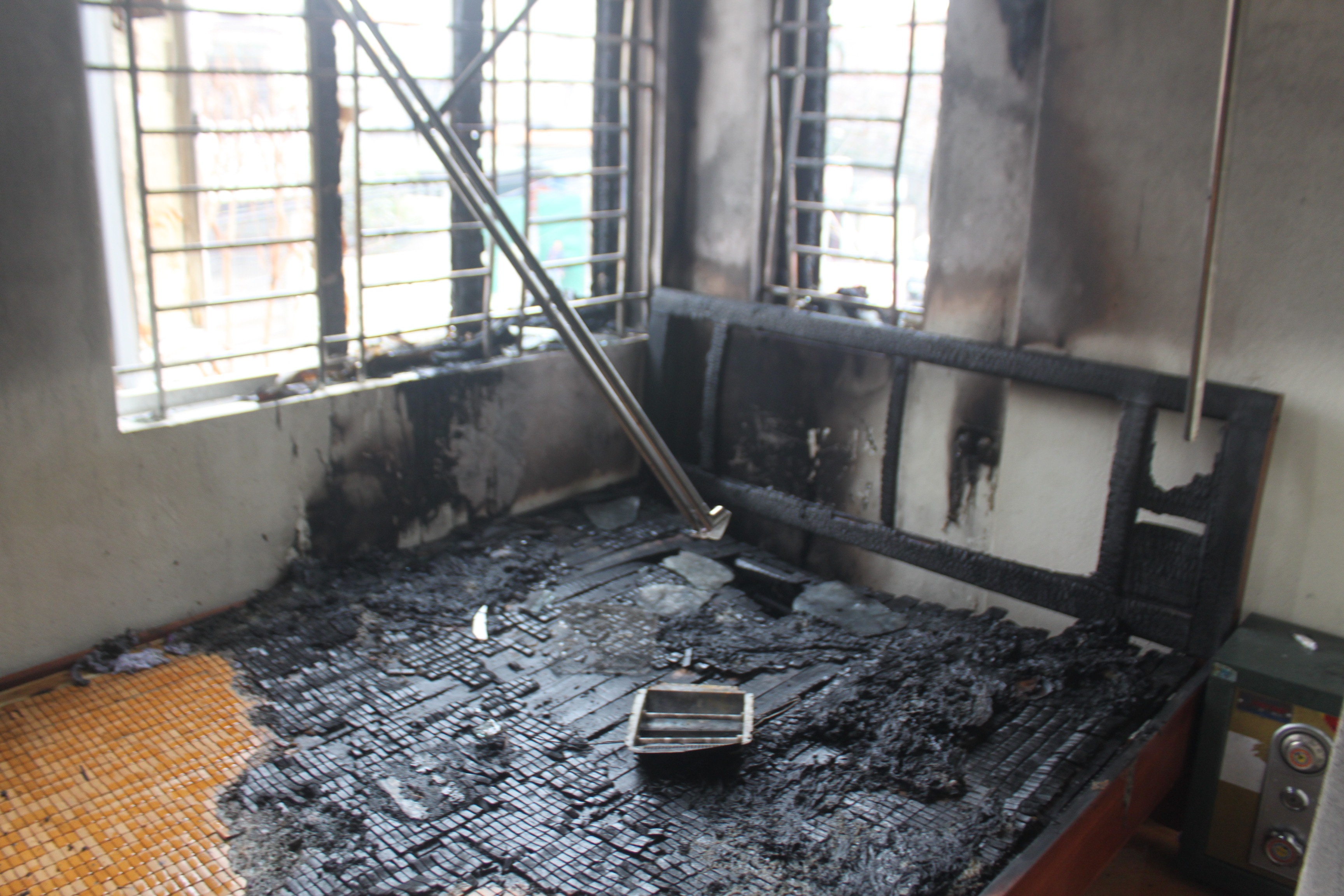 Phong tro boc chay sau tieng no hinh anh