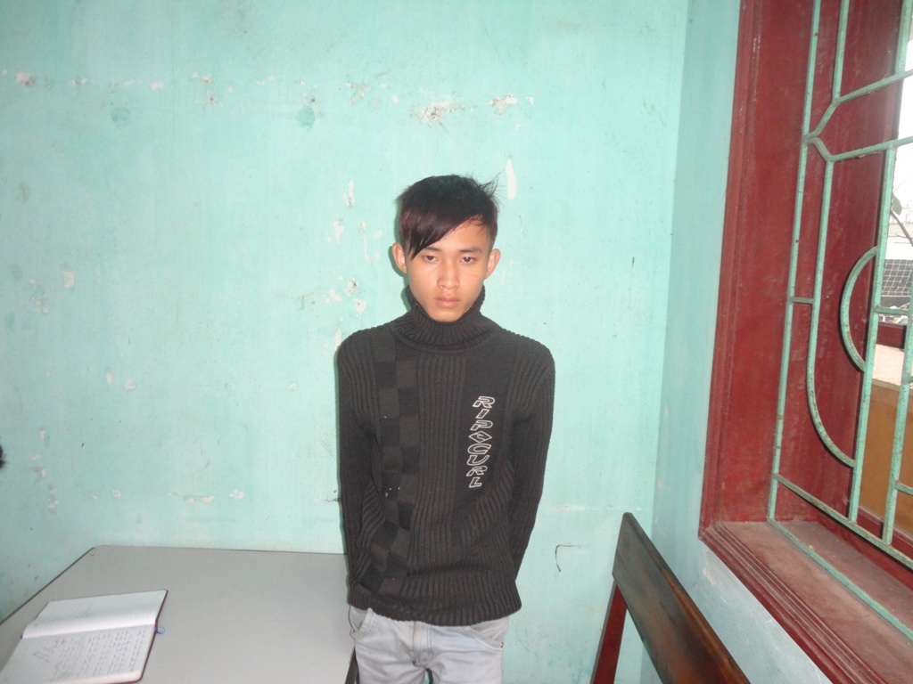 Bat hung thu danh vo so ba ngoai cuop bong tai vang hinh anh