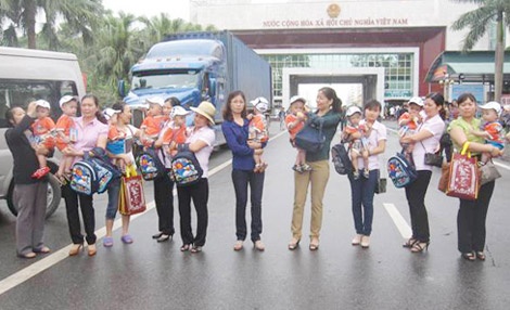 Bat khan cap ke ban con trai 15 ngay tuoi sang Trung Quoc hinh anh