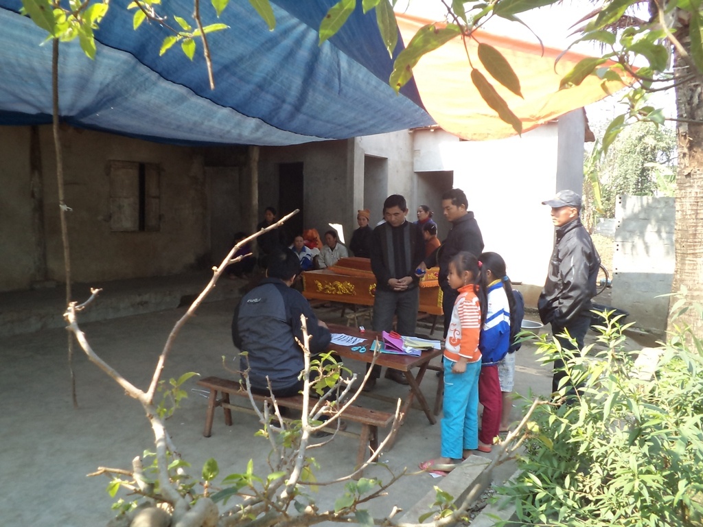 Nguoi phu nu giet chong bang nhieu nhat dao hinh anh