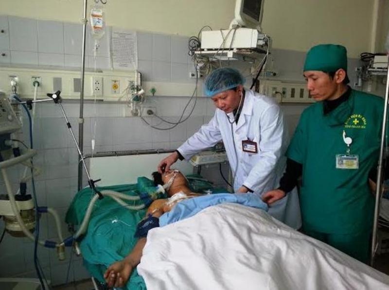 Cuu song nam thanh nien bi dam thung 2 la phoi hinh anh