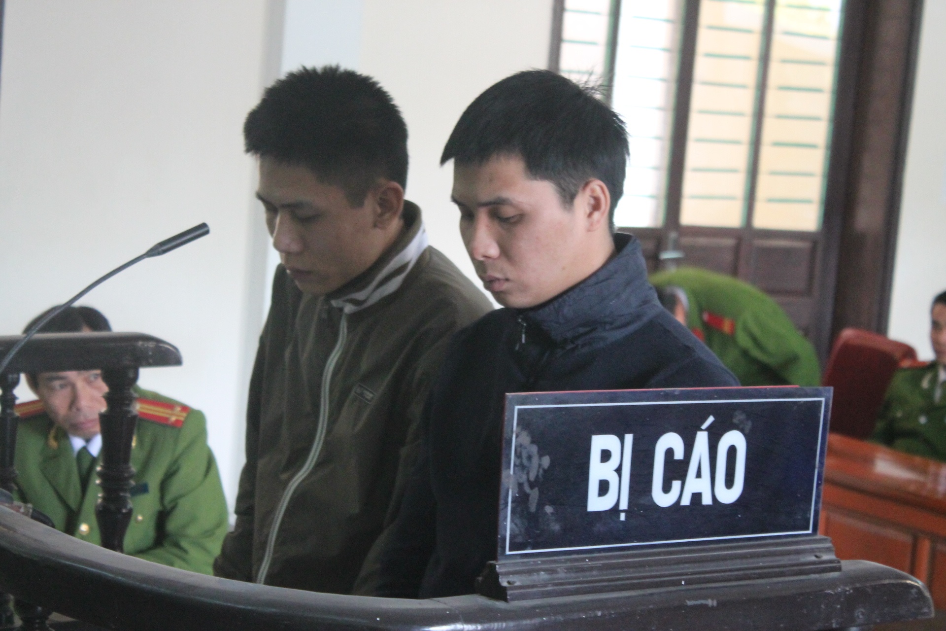 Dam chet nguoi de ho tro dong bon cuop dien thoai hinh anh