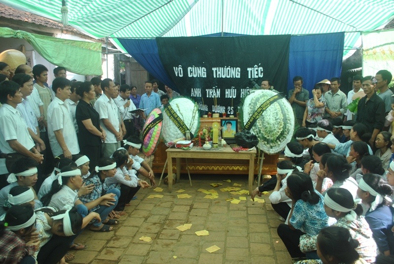 Nguoi nhuong phao vu chim ca no duoc cong nhan liet si hinh anh