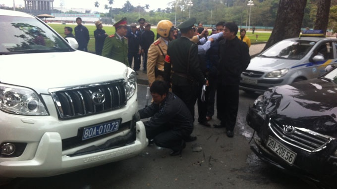 Vu truong van phong Chinh phu lai xe gay tai nan lien hoan hinh anh