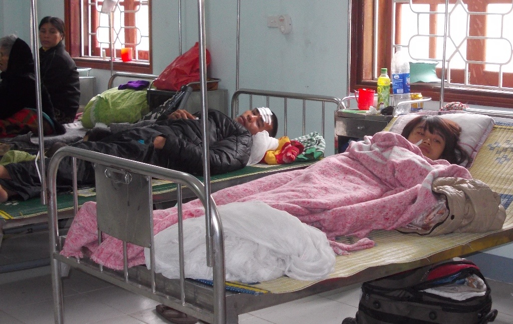 Khoanh khac bi ket cung trong vu tai nan xe khach hinh anh