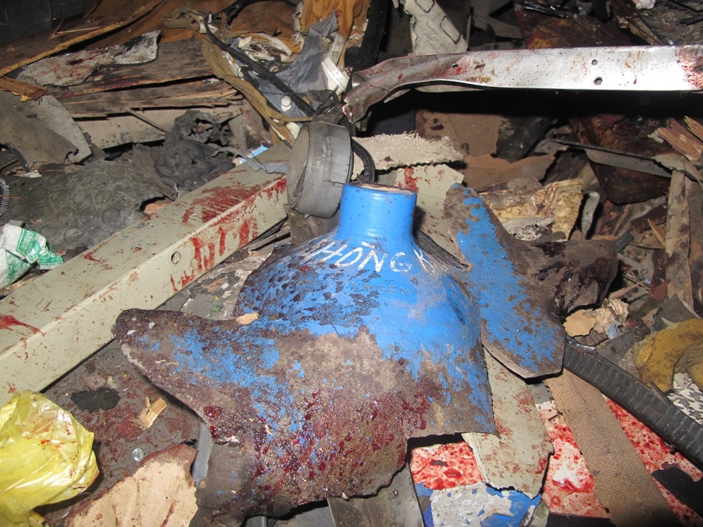 Truy tim chu nhan chiec binh o xy phat no tren xe khach hinh anh