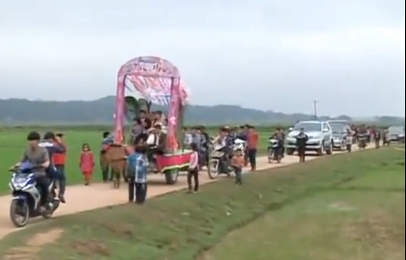 Video ruoc dau bang xe ngua co xe hop ho tong o Ha Tinh hinh anh