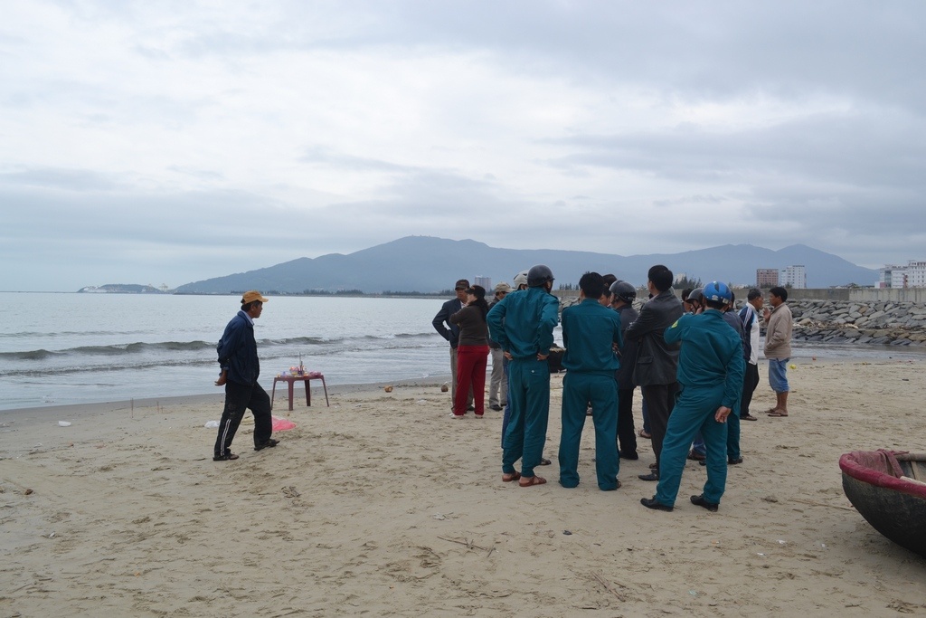 Mot ngu dan mat tich tren bien hinh anh