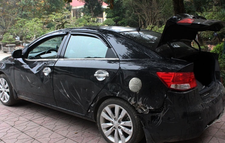 Truy lung lai xe nhan ga tong 3 canh sat hinh anh