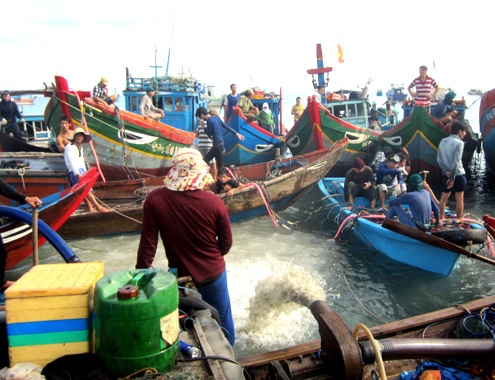 No binh gas tren tau, thuyen truong tu nan hinh anh