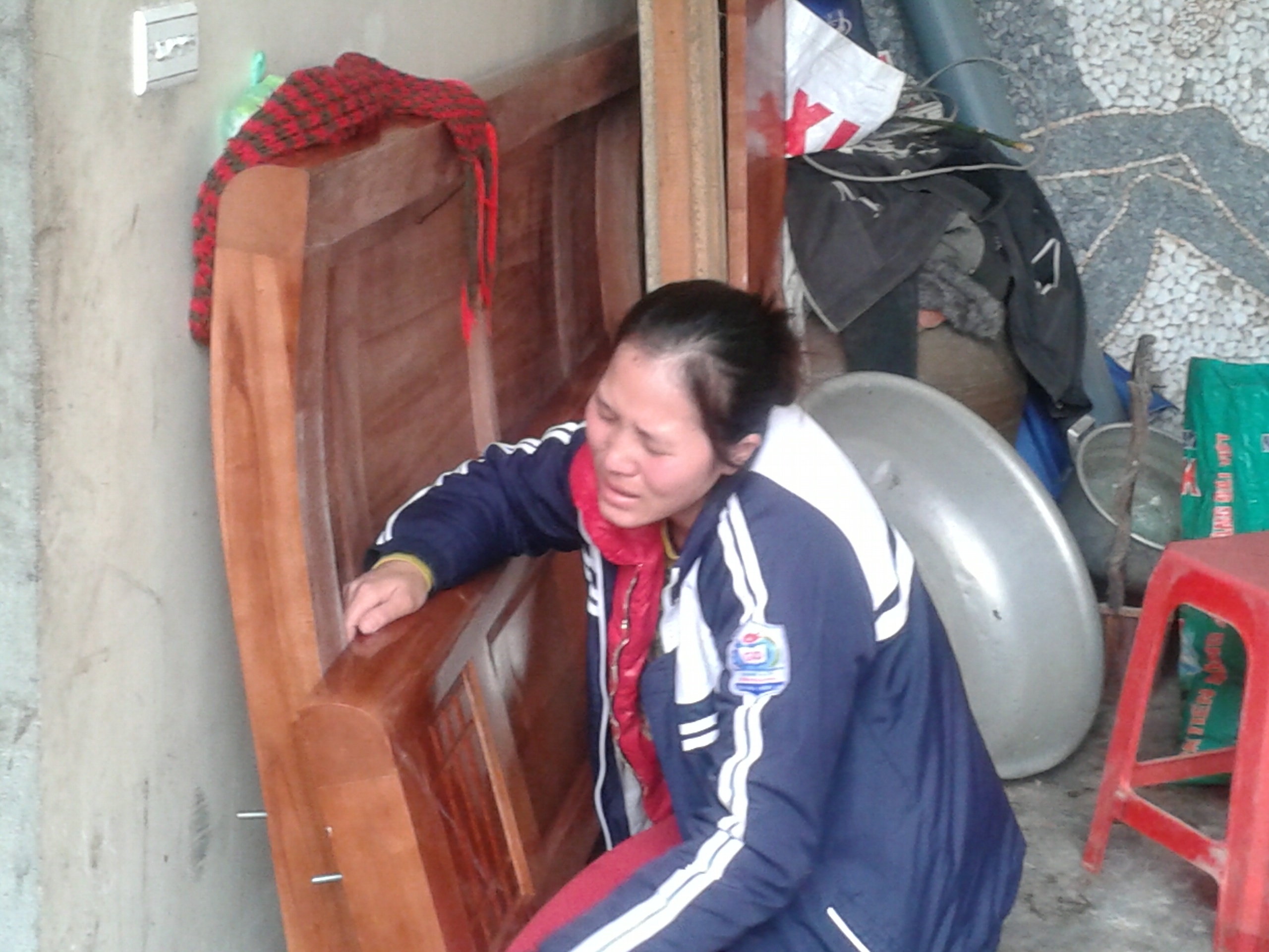 Nhan chung ke lai giay phut cong sap de chet 3 nguoi hinh anh