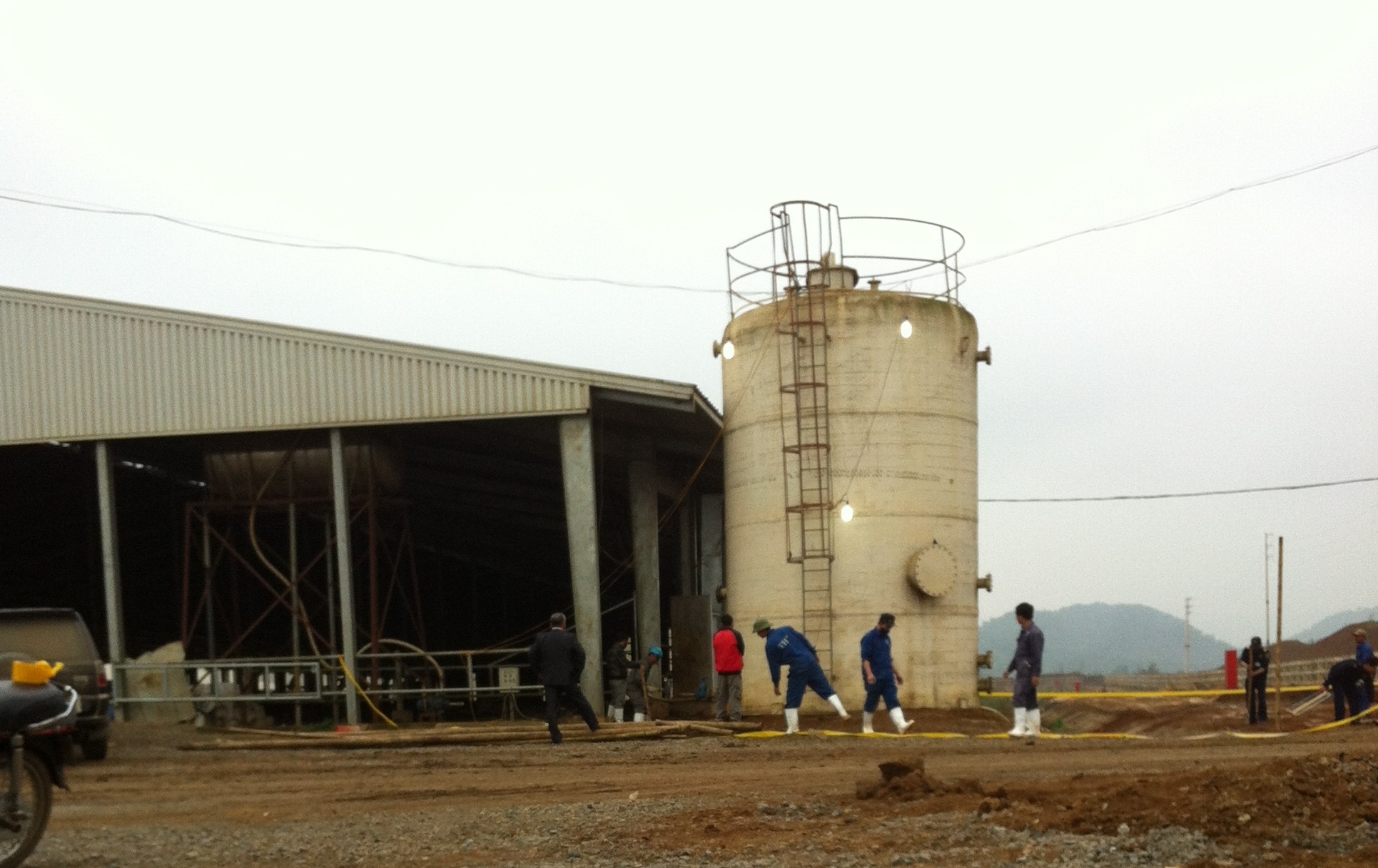 Xac bao ve dang phan huy trong be nuoc hinh anh