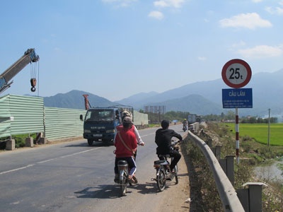 Nhieu don thoi ve cac vu rach quan nu sinh hinh anh