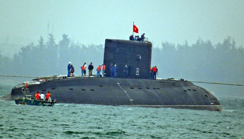 Lai dat thanh cong tau ngam TP.HCM vao quan cang Cam Ranh hinh anh