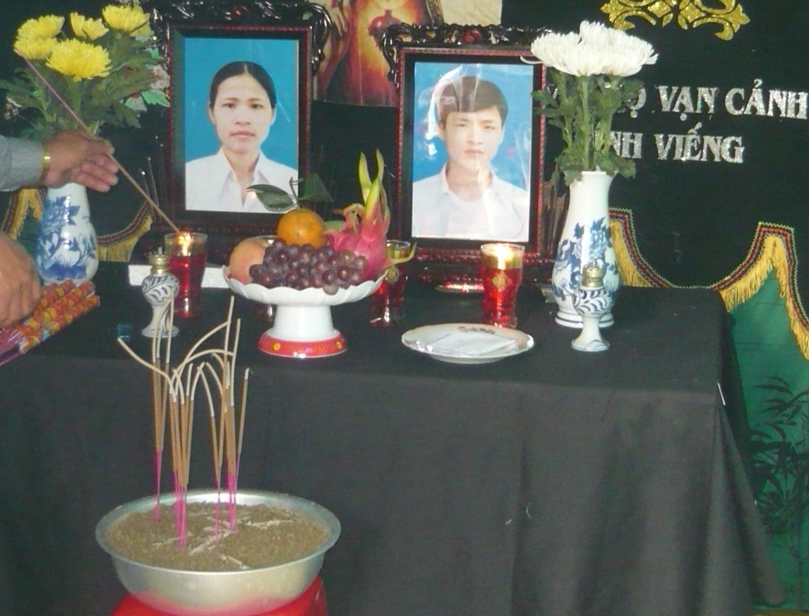 Tim thay thi the hai me con nhay cau tu tu hinh anh