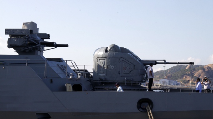 Pháo hạm tốc độ cao trên tàu Đinh Tiên Hoàng. 