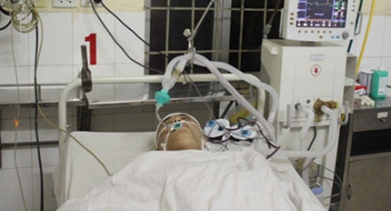 Chu tich xa uong thuoc sau tu tu tai nha rieng hinh anh