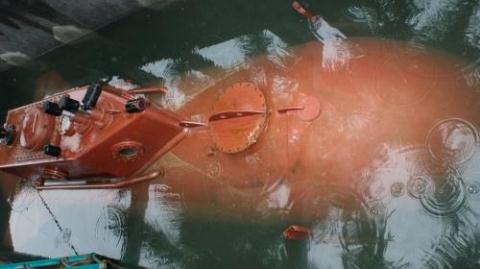 Tàu Trường Sa thử nghiệm lặn - nổi trong bể